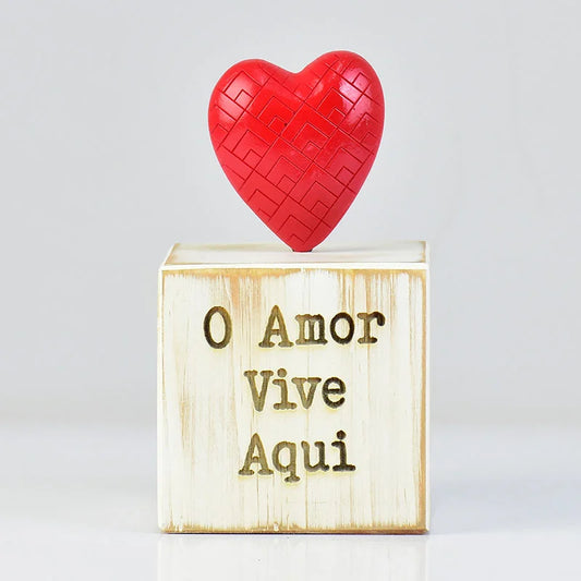 Enfeite O Amor Vive Aqui em Madeira - DoceLar Loja