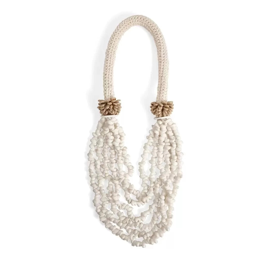 COLAR DECORATIVO EM CONCHAS E CORDA DE ALGODAO