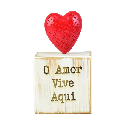 Enfeite O Amor Vive Aqui em Madeira - DoceLar Loja